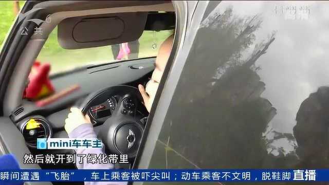 疑似原水供水管破裂 道路积水影响交通