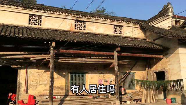 湖南娄底,农村200年的四合院里,妈妈和瘫痪的儿子,母爱真伟大