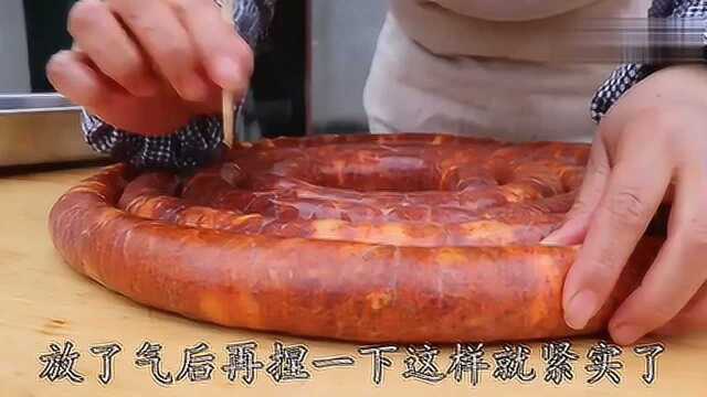 祥仔美食播报:四川小伙教你做川味麻辣香肠,带配方,一学就会!