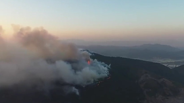 佛山高明山火已得到控制,过火面积3000亩,约4000人救援