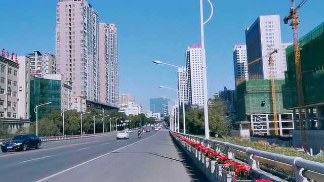 湖北省十堰市是一座新兴的现代化城市,北京路立交桥车水马龙