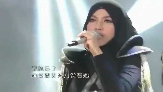 茜拉演唱《MAMA》现场版,第一次见到这样的茜拉,刮目相看!