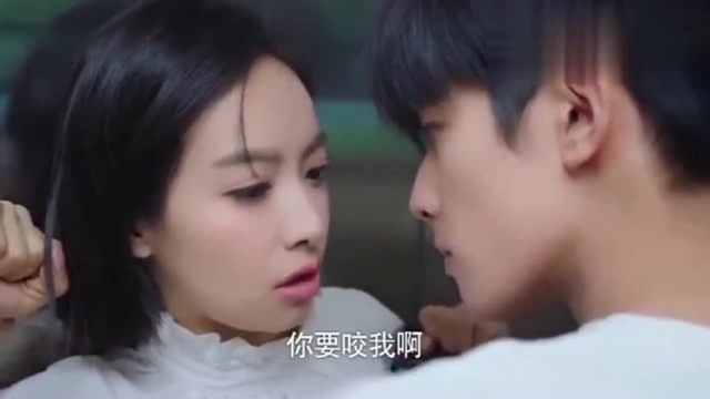 腹黑小狼狗沦为壁咚狂魔,暧昧热吻太辣眼,御姐欲拒还迎瞬间沦陷