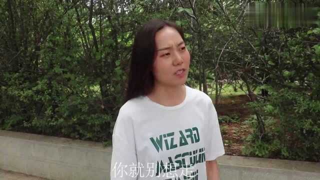 小伙碰了下美女,就得掏6000,另一女子出现后,解气了