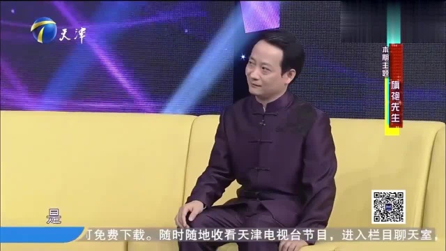 崔万志身体残疾但是自立自强,在学校就做各种小生意,赚取生活费