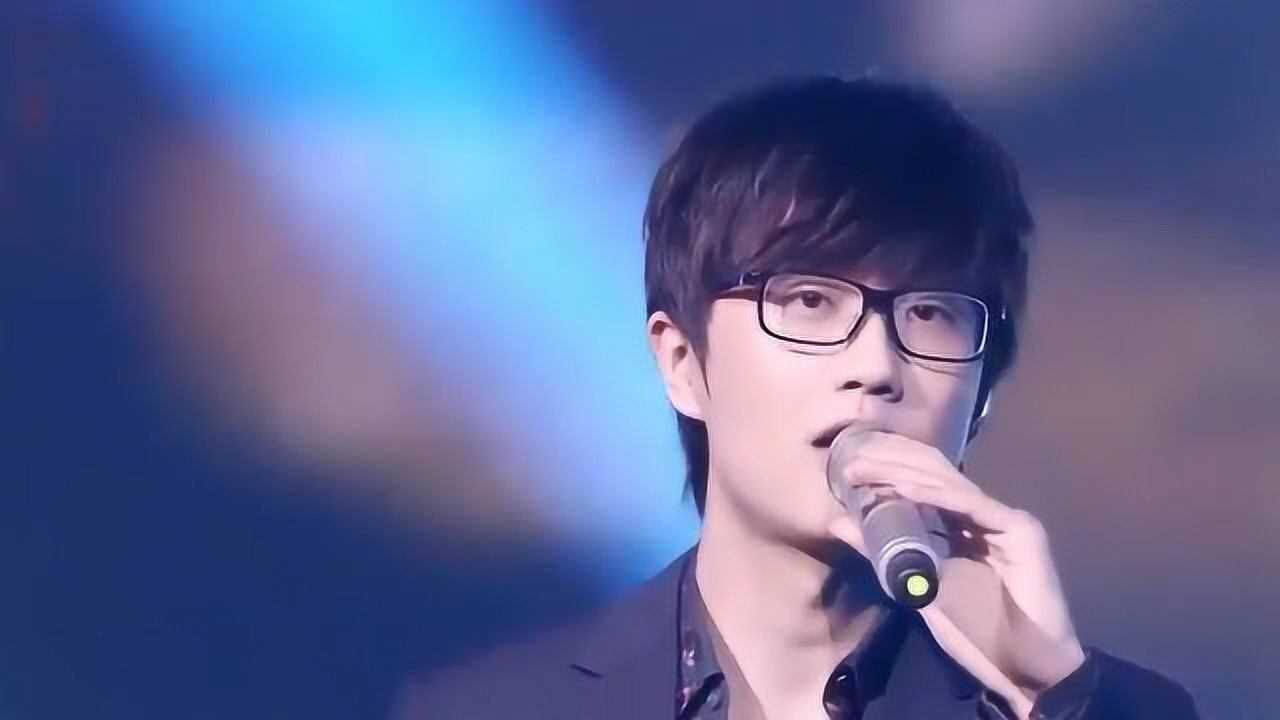许嵩演唱会上一首素颜引起万人大合唱满满的90后回忆呀