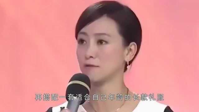 51岁翁虹与56岁何赛飞同框,,网友,与其拼命扮嫩不如优雅的老去