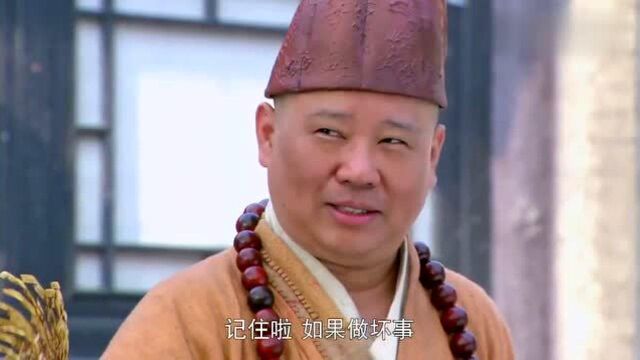 丑男子作恶多端后背长瘤子,做一件好事小一圈,做了坏事增大五倍