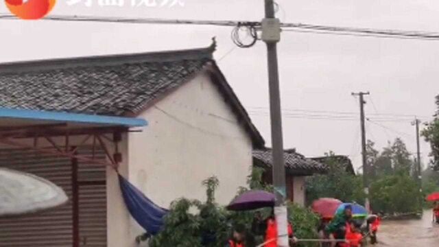 四川绵竹暴雨致多地洪水泛滥转 移群众工作正在持续进行