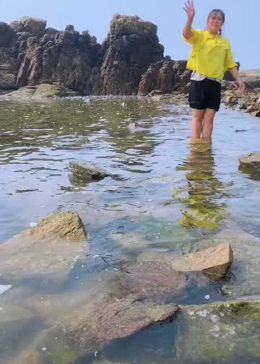 来海边抓鱼啦