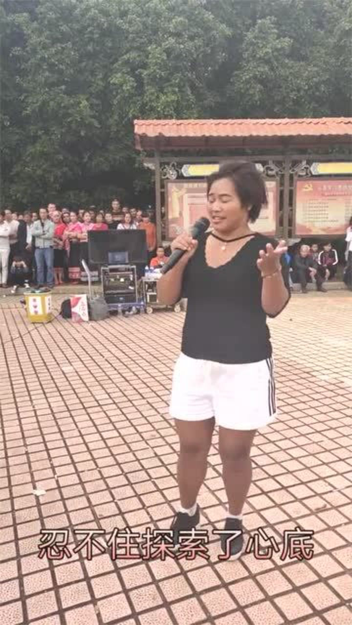 网红黑妹一首成名曲听心自信洋溢引得多人围观
