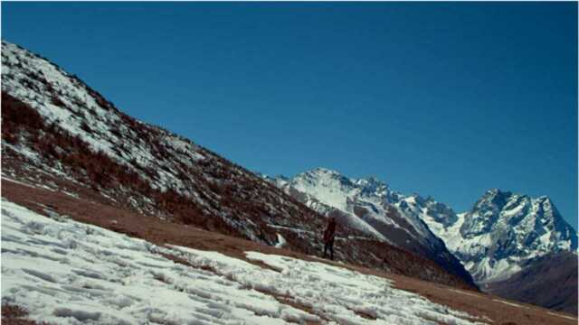 藏区无人区要翻雪山过草地,手机没信号加上气候恶劣,尽量别去!