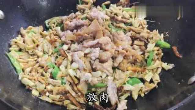 在秋天吃春天的下饭菜,香辣竹笋很开胃,能多吃2碗饭