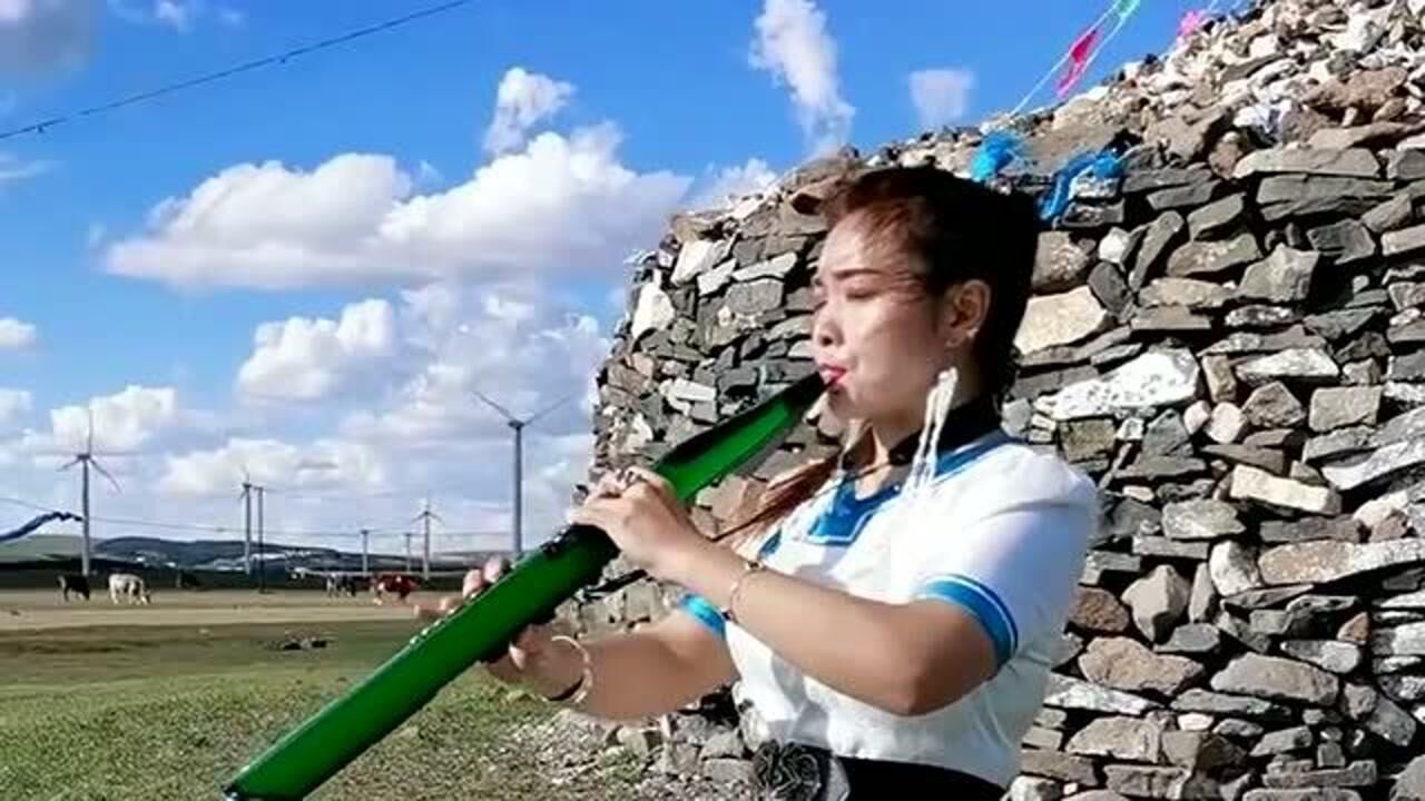 美女电吹管演奏敖包相会伤感动听技术太棒了