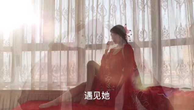 女生版的《天下》唯美动听,配上这个背景,你难道不喜欢吗?