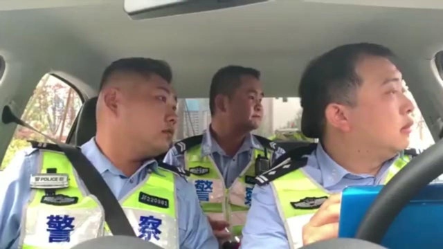 交警大哥:这个车牌是哪里的,怎么从未见过!