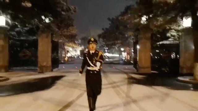 2020年第一场雪,最可爱的人为你站岗北京 刘驰,张麒#雪 #2020