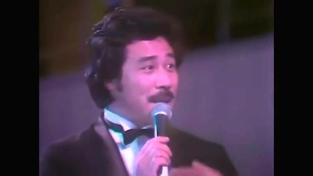 邓丽君84年十亿个掌声演唱会《难忘的爱人》,经典无法超越