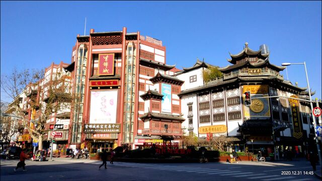 新年伊始去上海老城隍庙烧香拜神.大家不知道吧,里面还有个道观