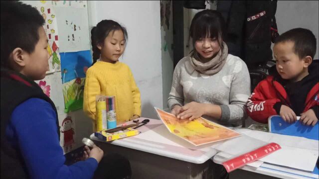 农村会过日子的女人,自制袋子包奖状,孩子高兴直点赞