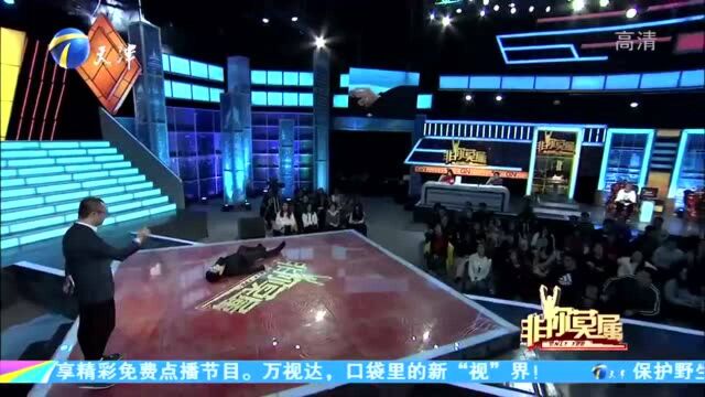 小伙有特殊爱好,为了蛇可以不要女朋友,现场上演“人蛇情未了”