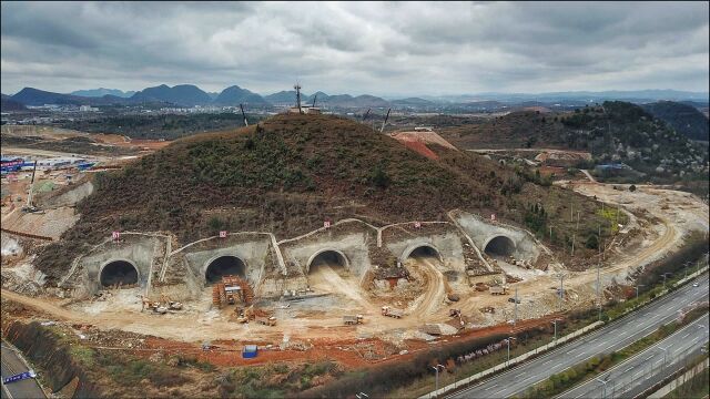 为何华为掏空大山放置服务器,而微软则沉入海底,他们在干什么?