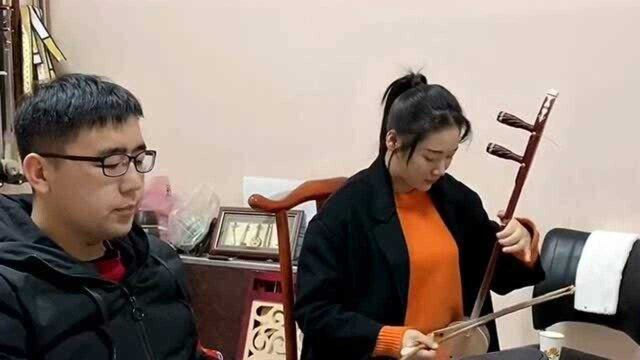 网红兰州文理学院女板胡,李佳蓓前来孙鑫工作室交流,一起录制《苦音慢板》