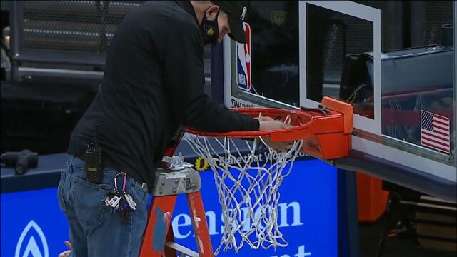 奥胖后继有人了!胖虎扣坏篮筐惊吓球迷 NBA十大篮筐毁灭者