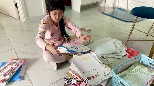 劳动习惯养成记女儿打卡第3天,给自己的书本分类还有意外收获,都是手抄报