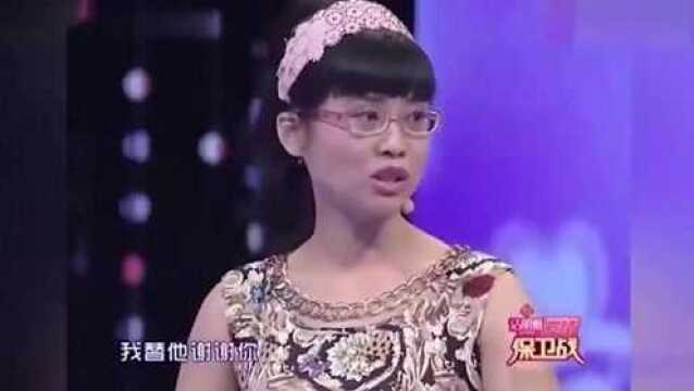 女子长得丑却心比天高,现场嘲讽评委:你追我,我看都不看一眼