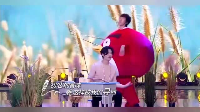 黄明昊张国伟演绎周杰伦名曲《七里香》,满是小品味儿,爆笑全场