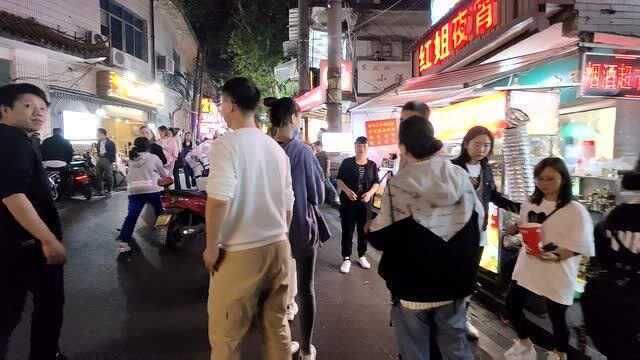 来长沙冬瓜山:夜市里寻找美食,街边食客络绎不绝,看我吃了啥?