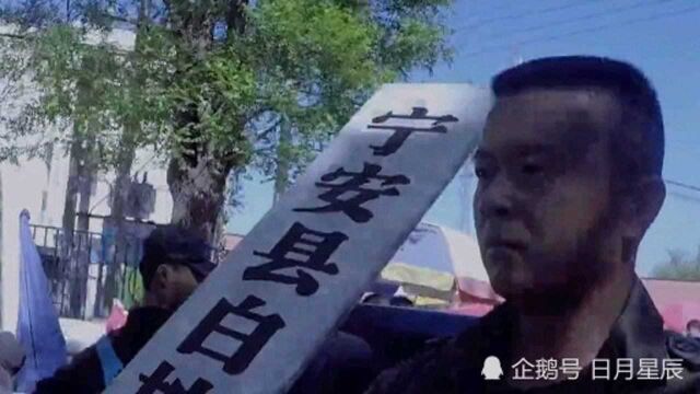 《啊父老乡亲》政府不给村名办事,居然把乡政府的牌摘走了