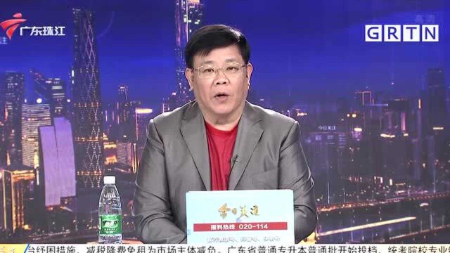 东莞:核酸检测夜间仍在进行 现场秩序良好