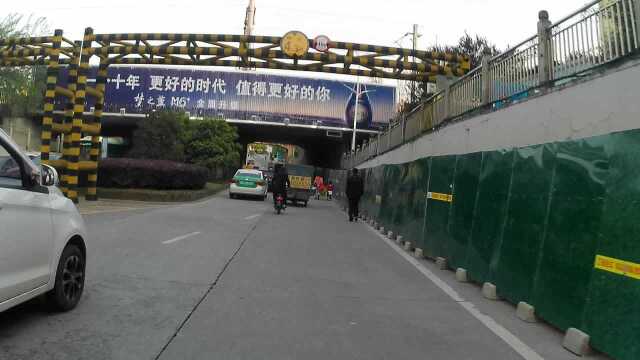 上路实测小牛电瓶车怎么选款式