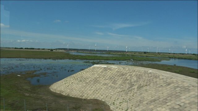 嫩江北服务区至齐齐哈尔市扎龙乡宛屯沿途风景优美,多种类型的湿地让人赞叹不已