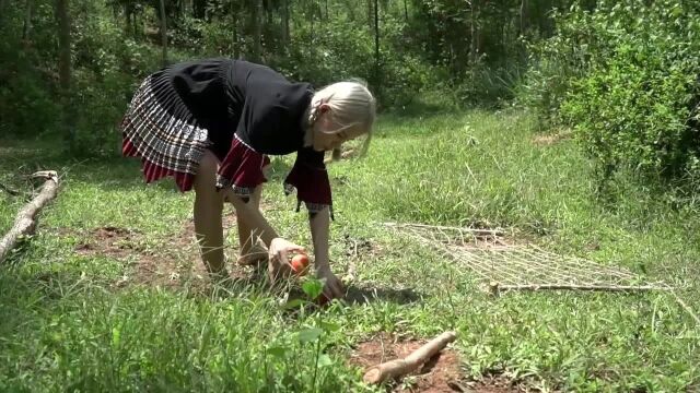 原始技术:用绳子编织一张陷阱网