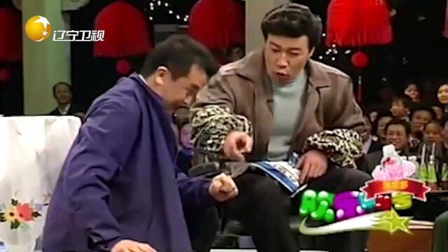 黄宏小品《擦皮鞋》:黄宏擦皮鞋包袱不断,连看十遍都不腻!