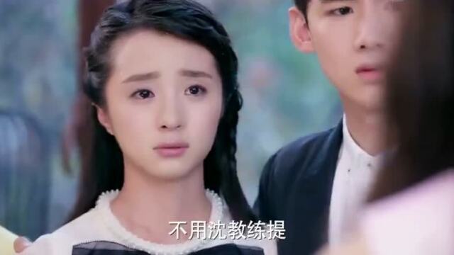 旋风少女:方婷宜怒怼戚百草,若白霸气出场 牵走百草,太帅了