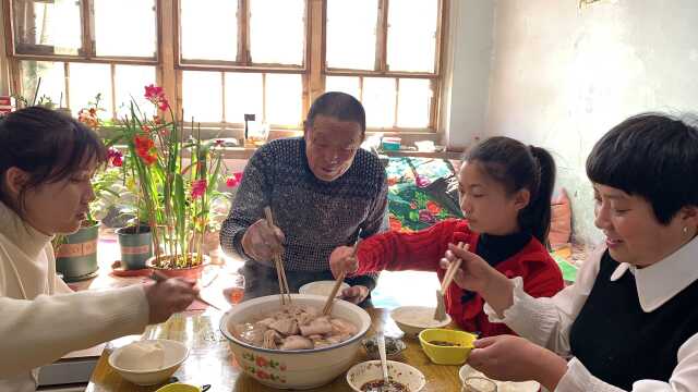 看我做的什么好吃的,满满一大盆,香而不腻,解馋又下饭