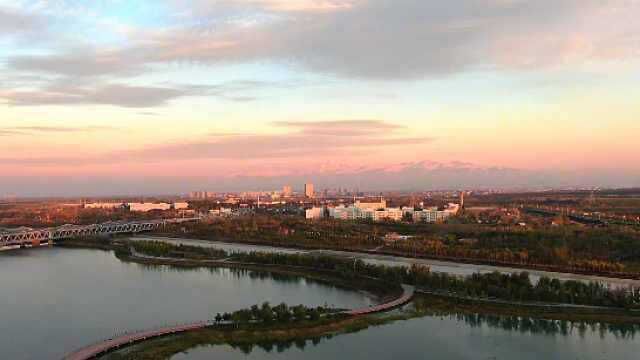 孟屯河谷风景区,它地处青藏高原东部边缘