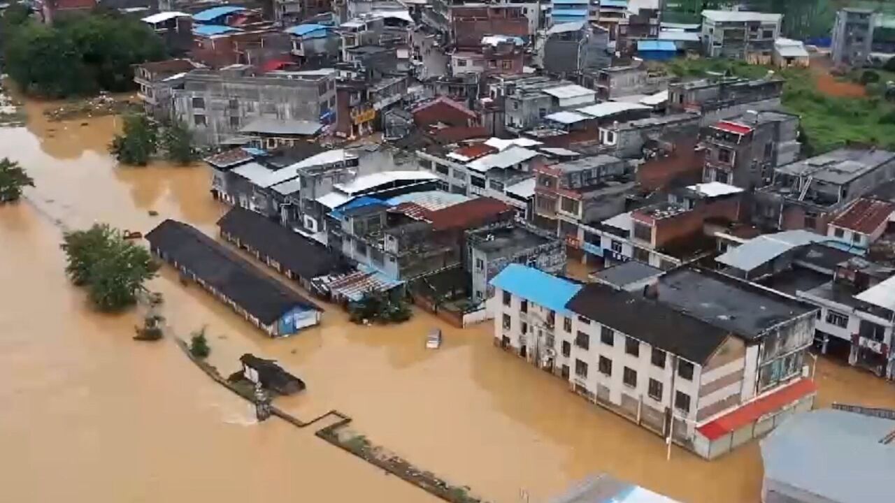 “暹芭”致湖南永州暴雨:洪水吞噬农田 当地转移2600余人