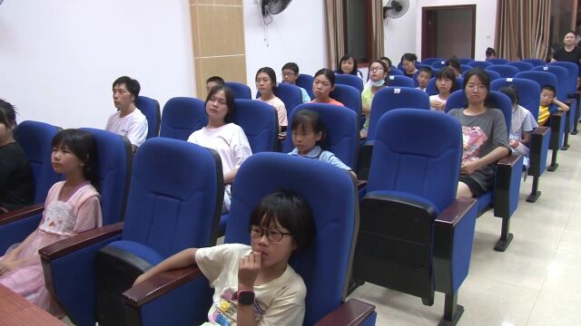 长沙学院暑期社会实践团队来祁阳市陶铸图书馆开展筑梦星红色建筑课堂