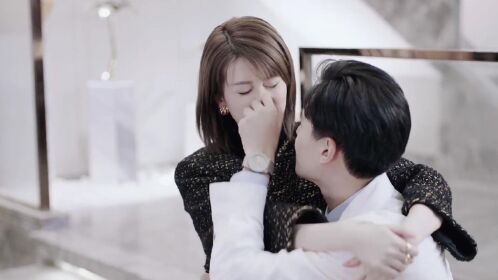 从轻吻到深吻,这也太撩了!肆无忌惮的亲亲抱抱,酸死我了!