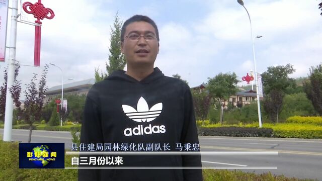 县园林绿化队:精修细剪勤养护 美化市容提颜值