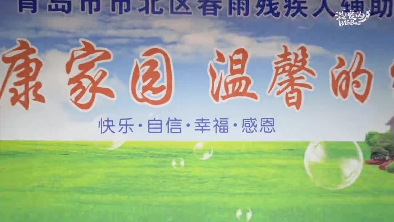 大学生张一静持续两年多 帮助残疾人制作工艺品创收