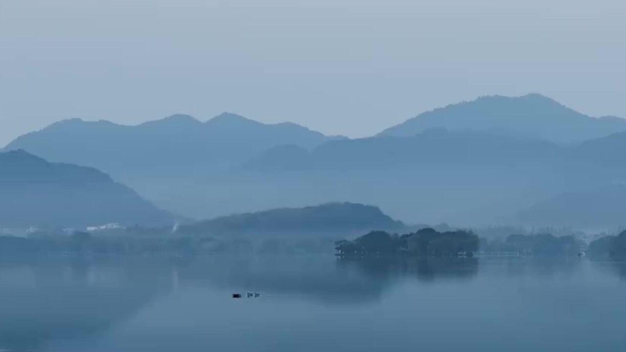 烟雨江南!晨雾中的西湖宛若水墨丹青画