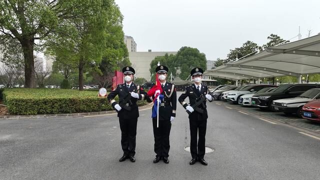 警旗飘扬,向人民警察致敬!