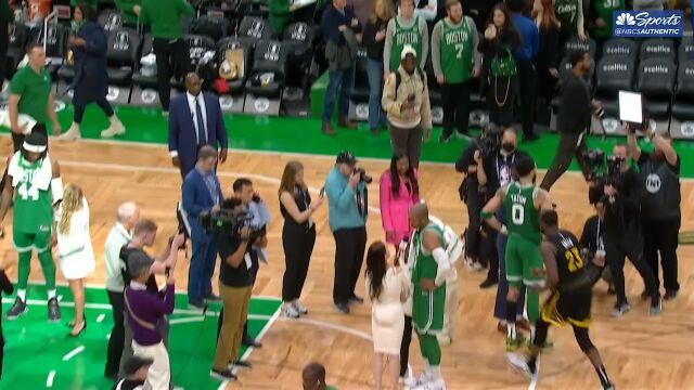 叔叔放开我！追梦赛后“捉弄”塔图姆儿子 导致其摔倒