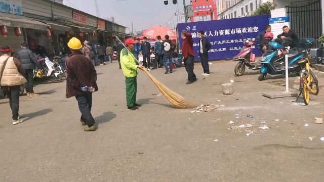 成都找工作:今天换了个地方,效果立竿见影,人超多